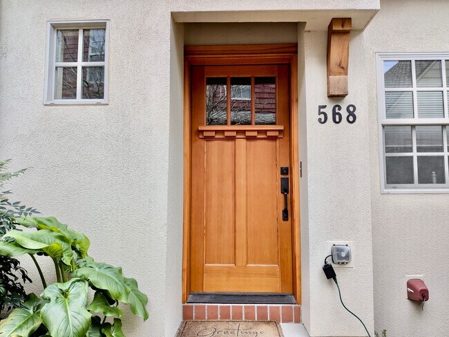 Foto del edificio - Luxury Townhome in Lake Oswego’s Coveted First Addition | Garage Included!