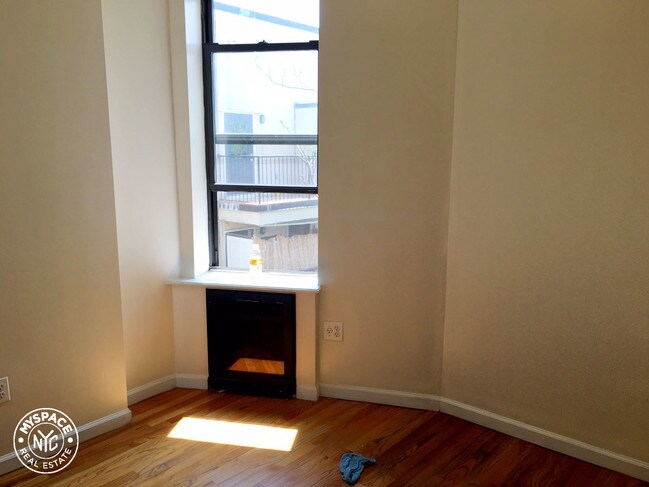 Building Photo - 1334 Saint Johns Pl