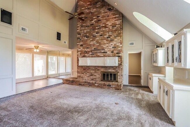 Foto del edificio - 6511 Misty Springs Ln