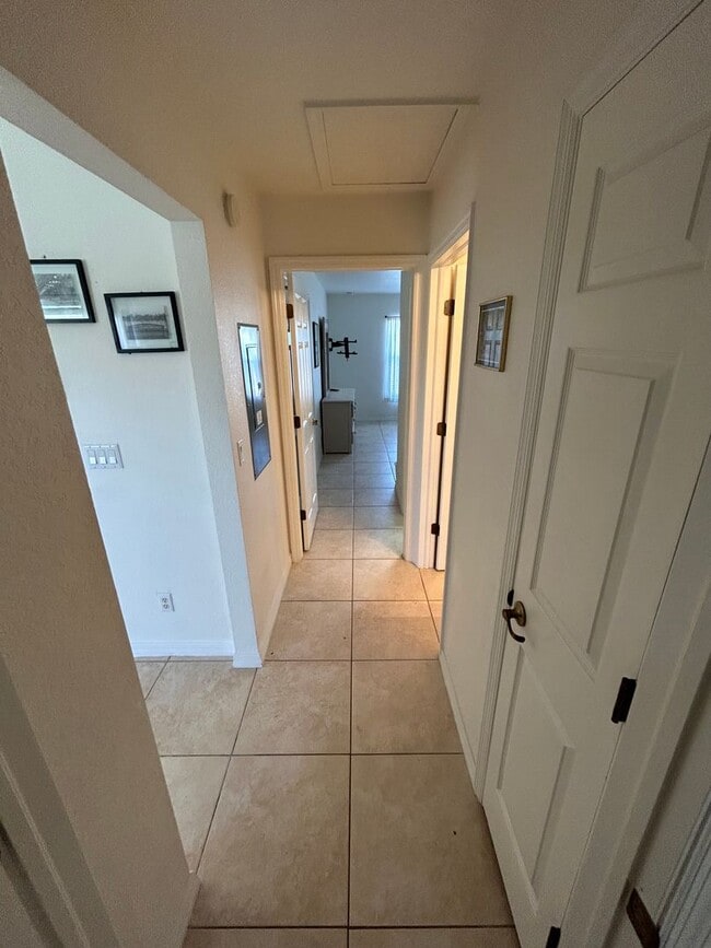 Building Photo - Triplex unit for rent-Fully furnished