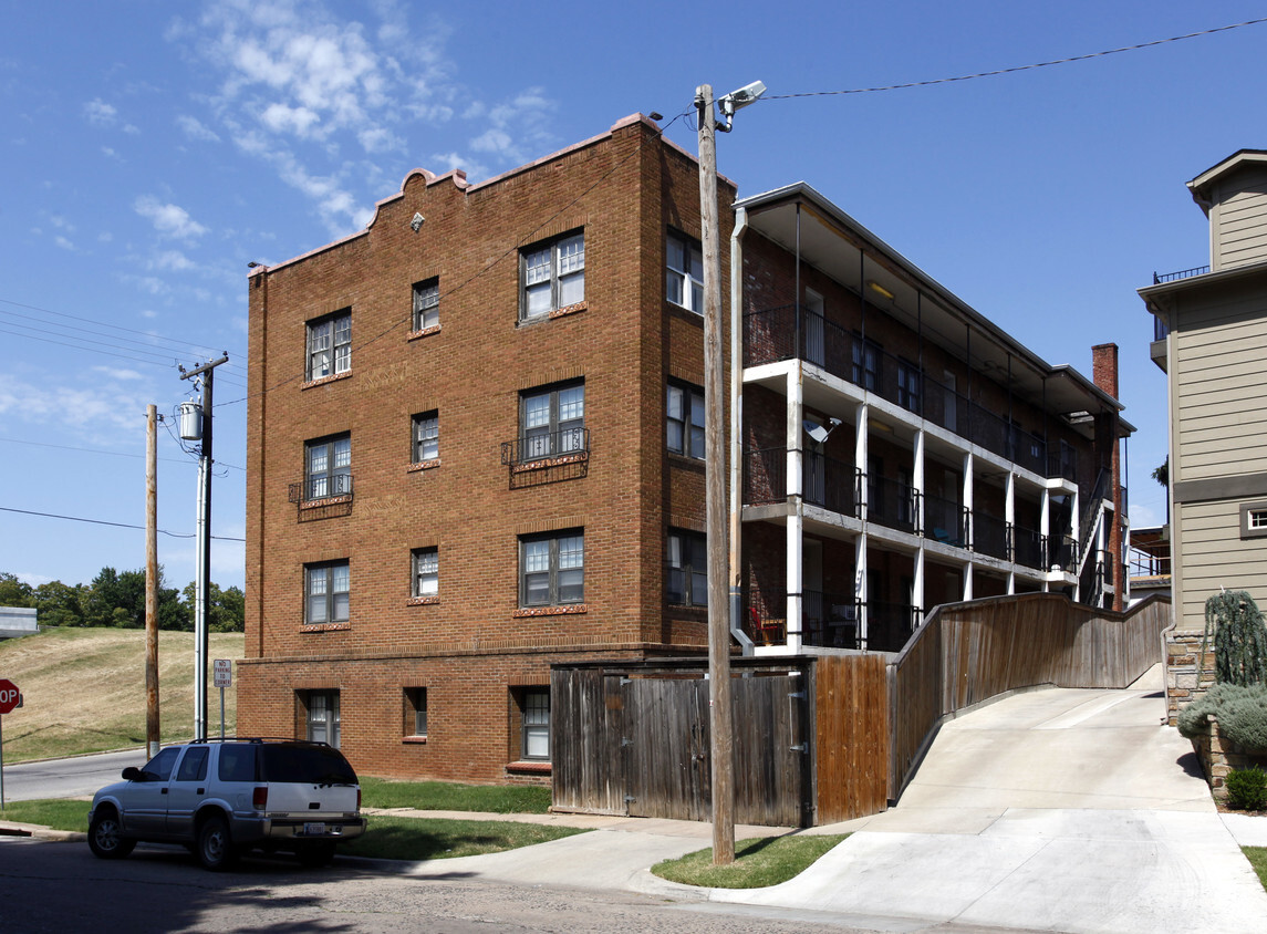 Building Photo - Arlington Arms