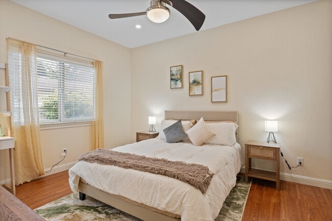 Building Photo - 2357 Bittern St