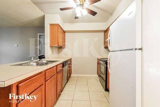 Building Photo - 2175 Carriage Pointe Loop