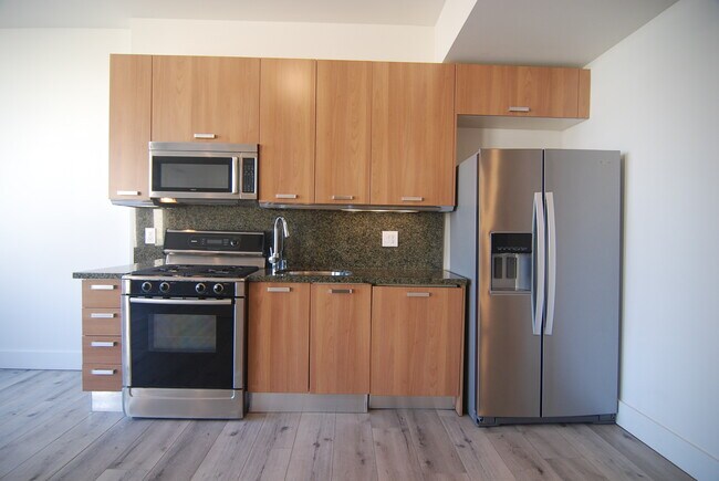 Building Photo - 460 S Spring St