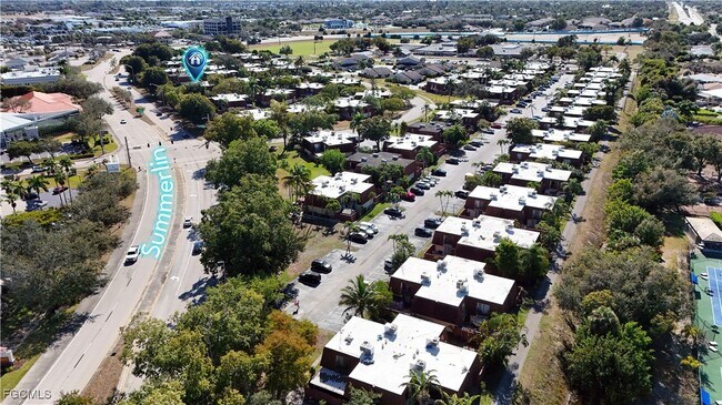 Foto del edificio - 5223 Cedarbend Dr