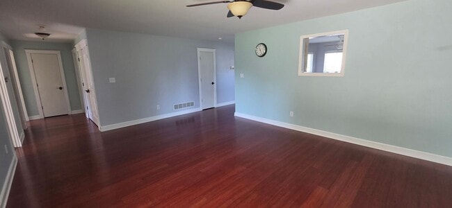Building Photo - 715 SW Graystone Dr