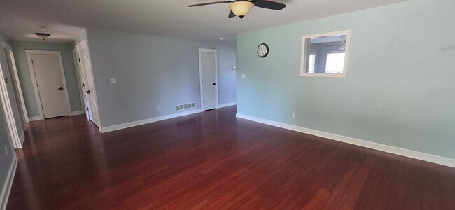 Foto del edificio - 715 SW Graystone Dr