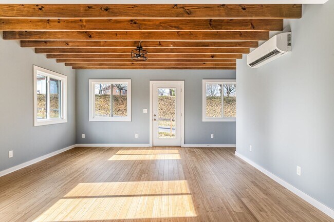 Foto del edificio - Newly Built Two-Story Home in North Asheville