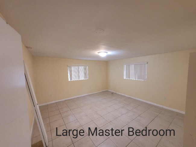 Building Photo - 1741 SW 17th Ct