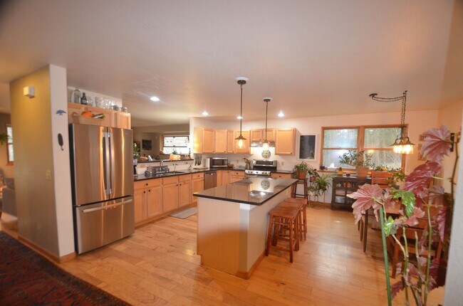 Building Photo - Placer Valley! 3bed/2.5 bath! Garage! 20 m...