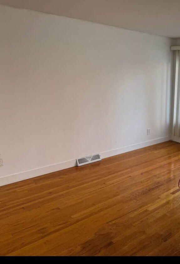 Foto del edificio - 6483 Colonial St