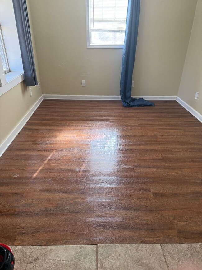 Foto del edificio - Oak Ridge 37830 - 2 bedroom, 1 bath apartment - Contact Lisa Vineyard and Shannon Russell (865) 2...