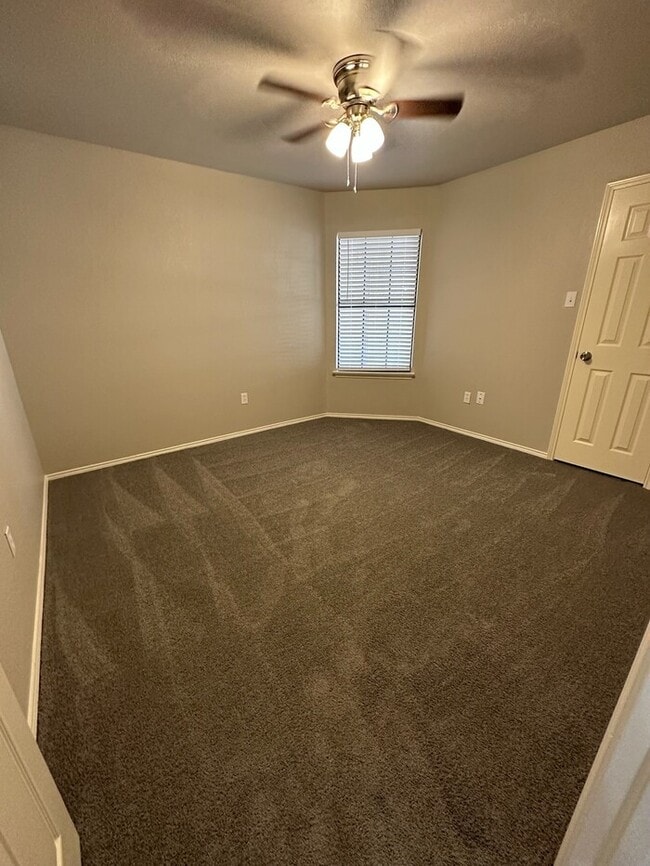 Building Photo - Single story 3 bedroom in Arlington $500.0...