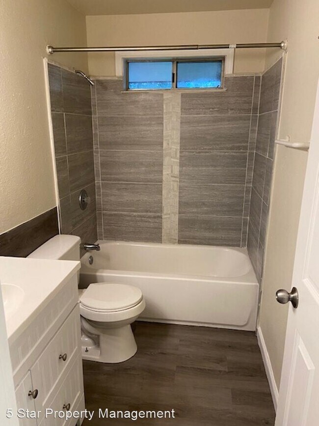 Building Photo - 3 br, 1 bath House - 9714 121st Street SW