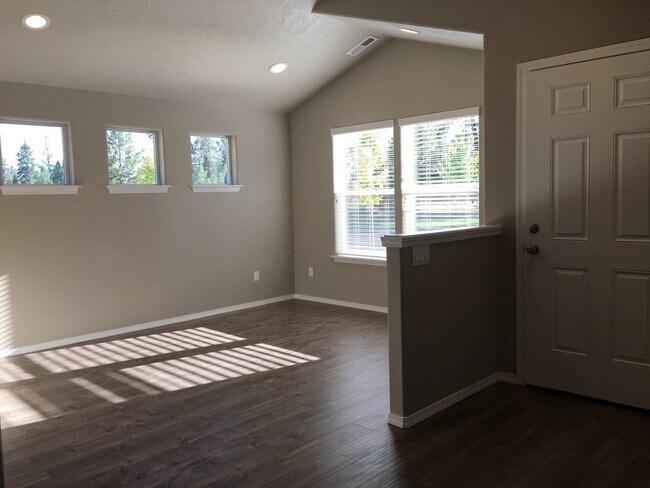 Foto del edificio - 594 N Trinity Way