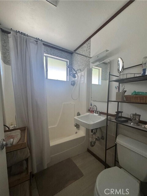 Foto del edificio - 27619 Canyon Dr