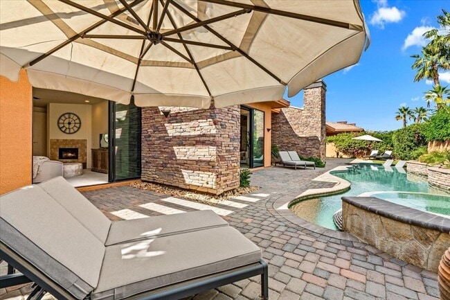 Building Photo - 50380 Vía Serenidad