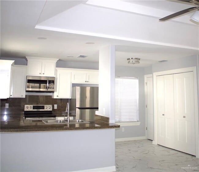 Building Photo - 1208 Sandpiper Ave