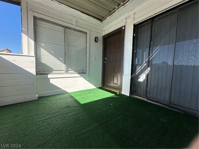 Building Photo - 1467 Hialeah Dr