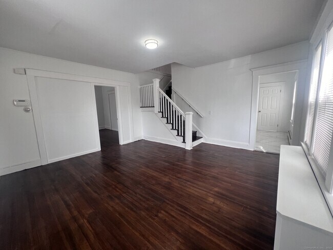 Foto del edificio - 18 Ridgewood Pl