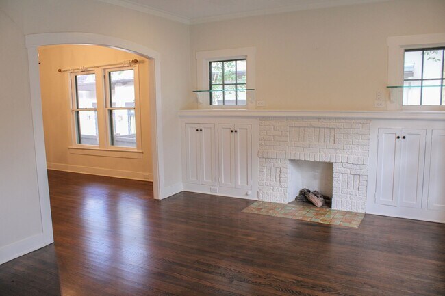 Building Photo - 4-BEDROOM IN ALAMO HEIGHTS