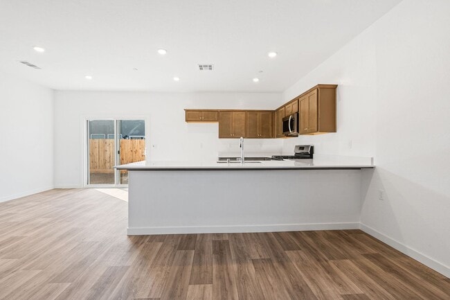 Foto del edificio - Brand New home in Clovis Unified School District with Solar!