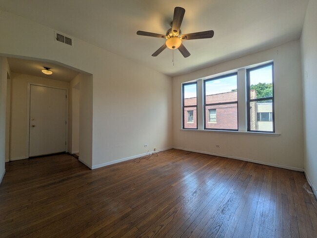 Foto del edificio - 3147 W Medill Ave