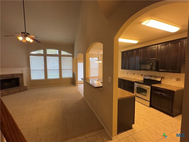 Foto del edificio - 6808 Rosita Oak Dr