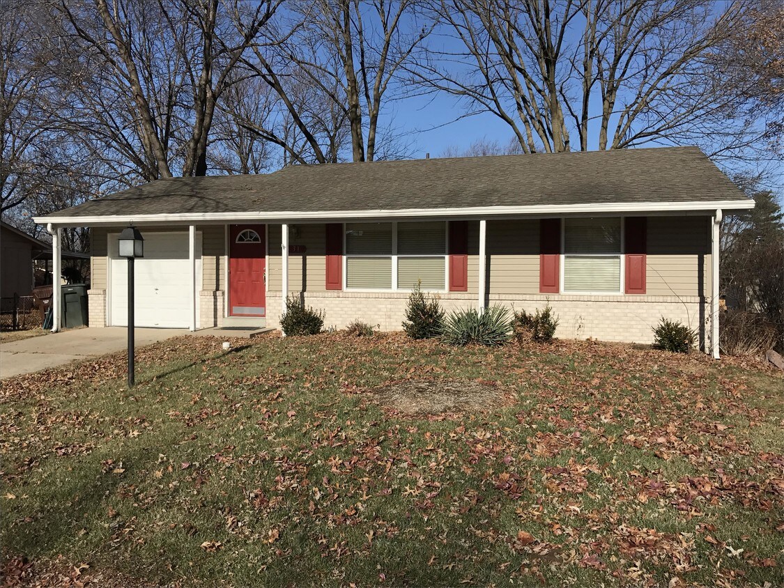 Primary Photo - 31 Country Hill Rd