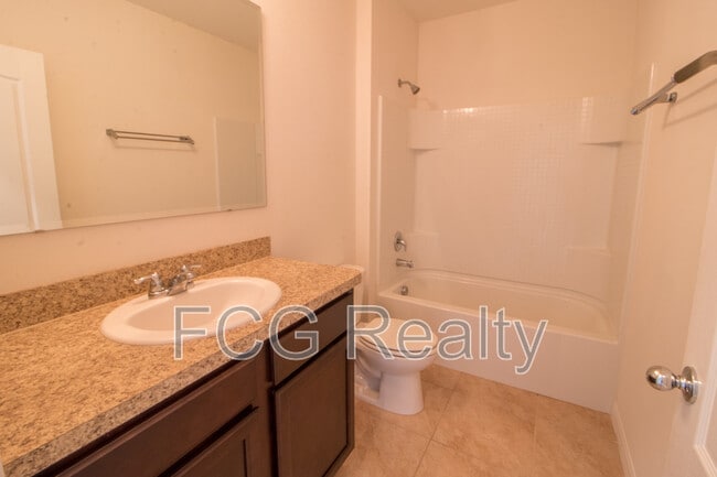Building Photo - 252 Willow Bend Dr