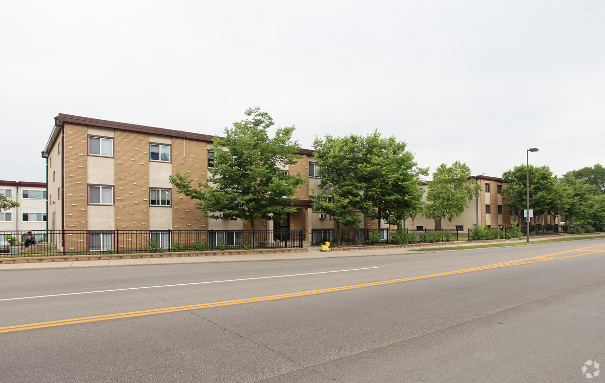 Primary Photo - Louisiana Court Apartments