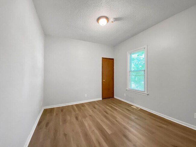 Foto del edificio - 6608 E 67th St