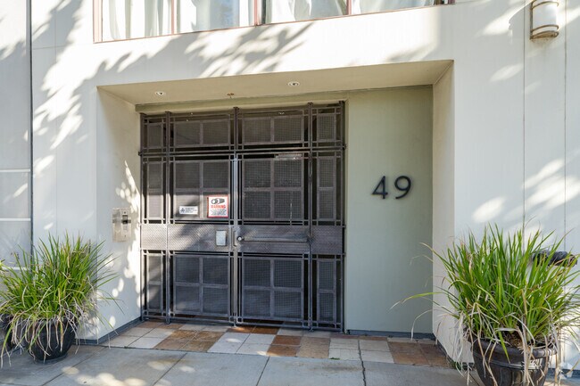 Entrance - 49 Missouri St