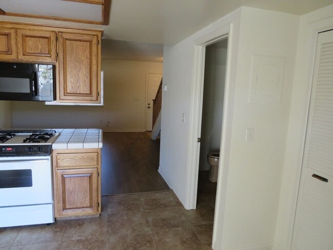 Building Photo - T401-407