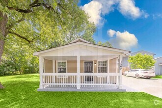 Building Photo - 1565 Martin St