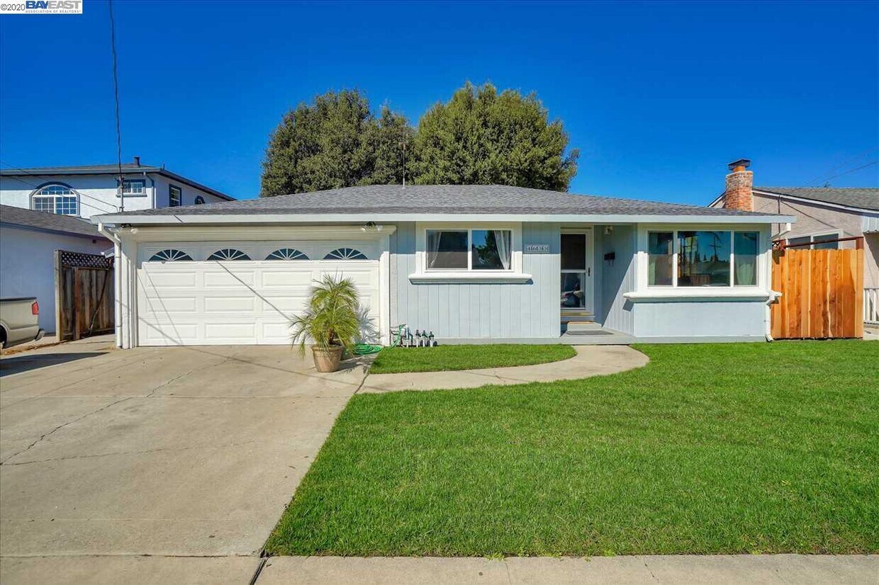 Foto principal - 4635 Cerritos Ave