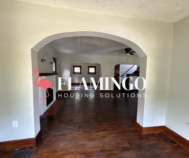 Foto del edificio - Spacious 3-Bedroom Home with Central Air & Garage in Dayton