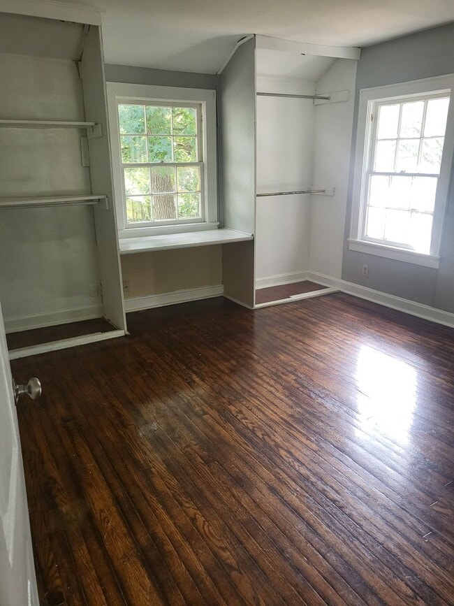 Building Photo - Charming 4-Bedroom Home with Sunroom, Fenc...