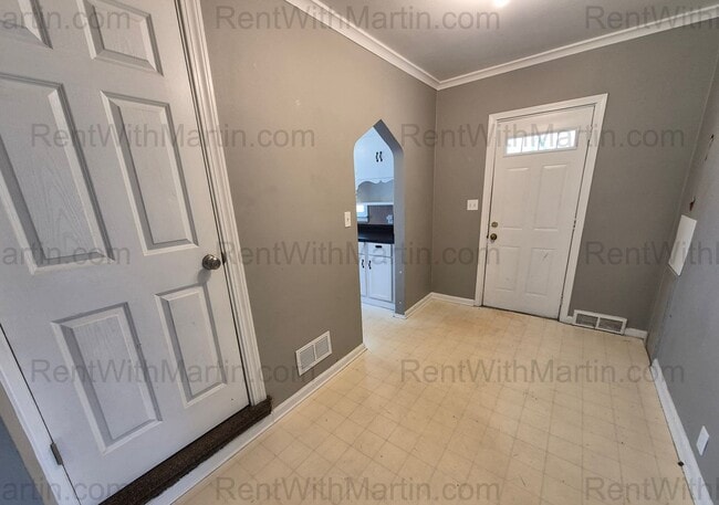 Building Photo - FOR RENT-925 Hammond Ave- Pets Ok*