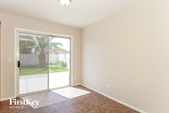 Foto del edificio - 12417 W Surrey Ave