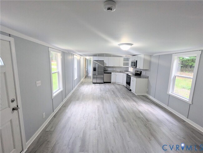 Foto del edificio - 5959 Derwent Rd