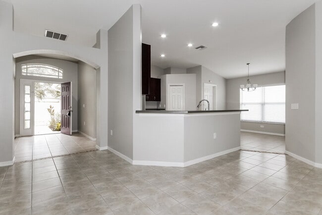 Building Photo - 423 Fern Gulley Dr