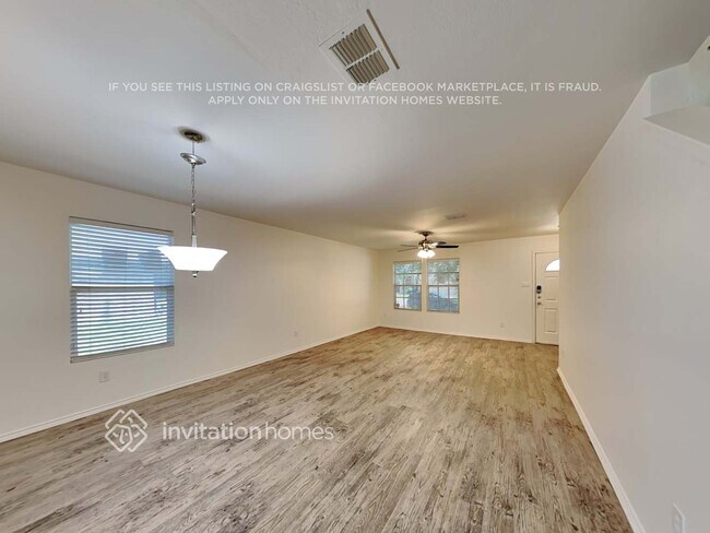 Building Photo - 802 Lazy Bayou Dr