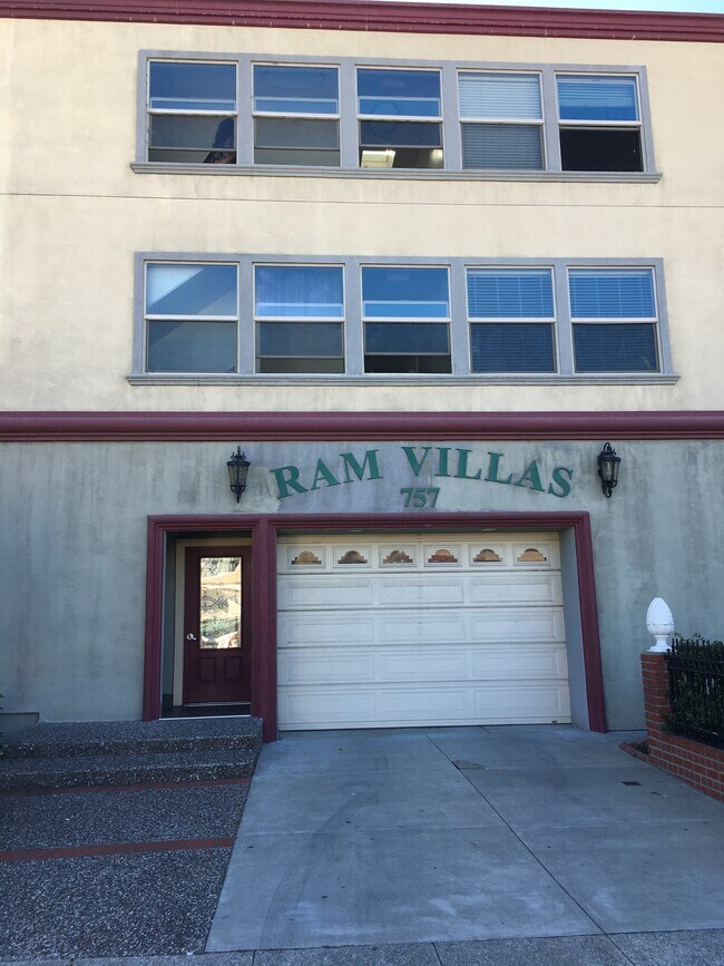 Foto del edificio - 757 Easton Ave