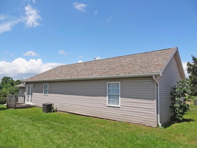 Building Photo - 1002 Bakers Ridge Rd