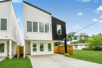 Building Photo - 932 South Ln