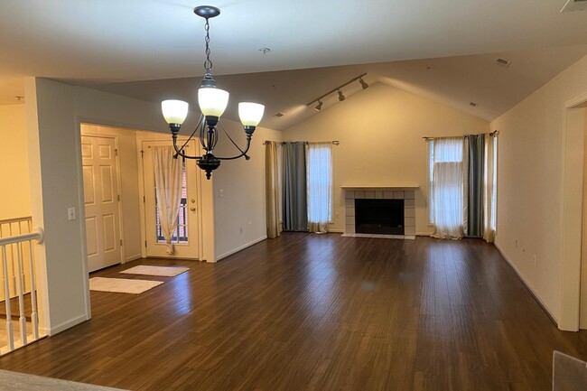 Foto del edificio - 28281 Carlton Way Dr