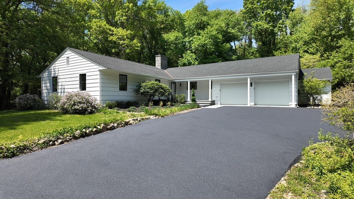 Primary Photo - 471A Woodbury Rd