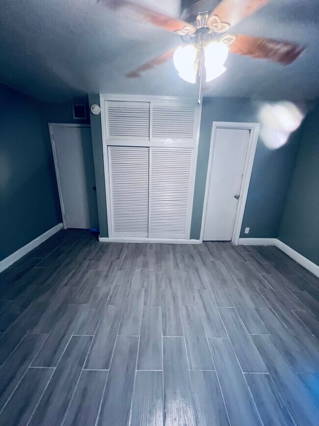 Foto del edificio - 759 Caroline Ave