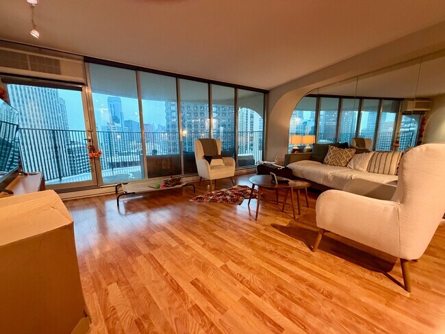 Foto del edificio - 300 N State St